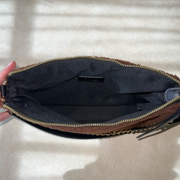 Brown fuzzy purse with gold accessory - Picture 9 of 9